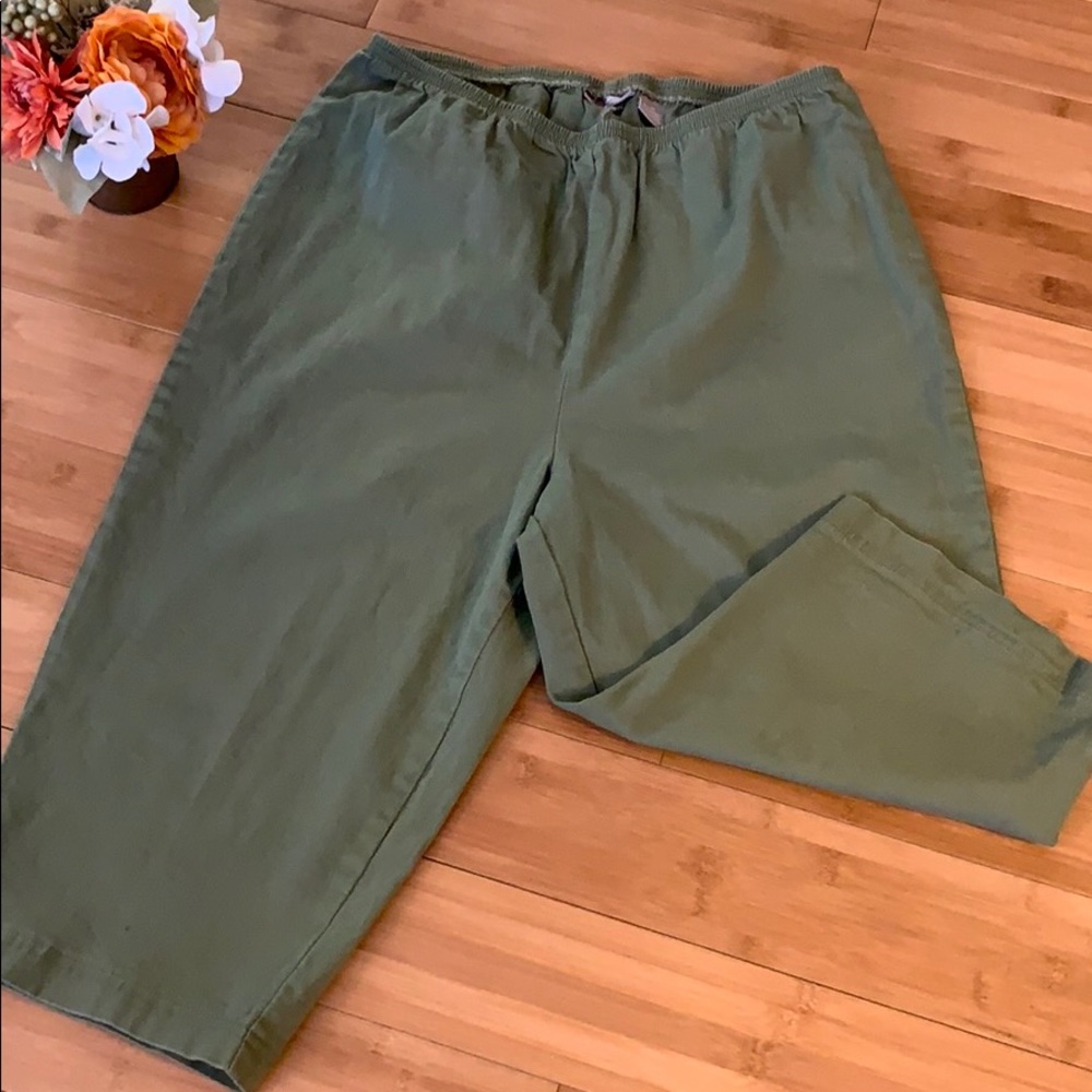 Croft & Barrow knee length pants